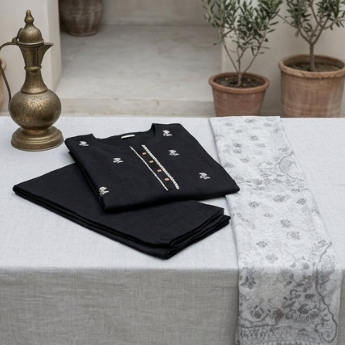 Velora Black & White Printed Lawn 3 Piece Suit – Elegant Collection